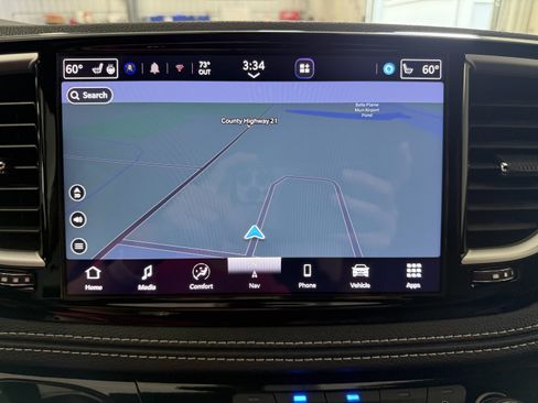 Used 2025 Chrysler Pacifica Select w/ Uconnect Theater Family Group FWD image 27