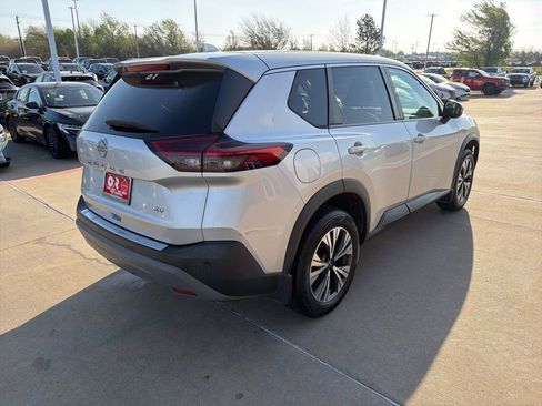 Used 2022 Nissan Rogue SV image 5