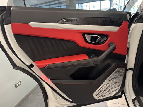 Used 2020 Lamborghini Urus image 24