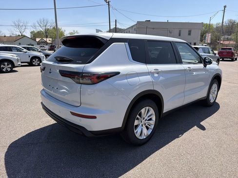New 2026 Mitsubishi Outlander ES AWD/4WD image 4