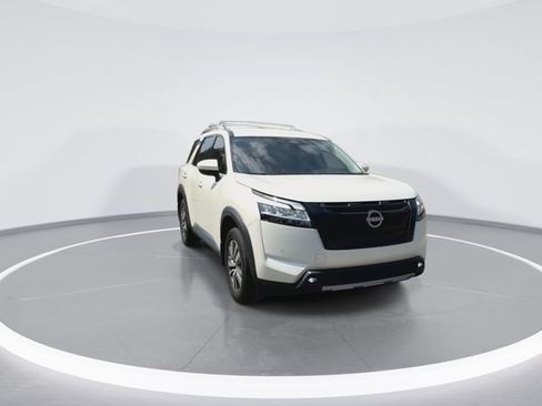 Used 2023 Nissan Pathfinder SL w/ Lighting Package (N92) FWD image 3