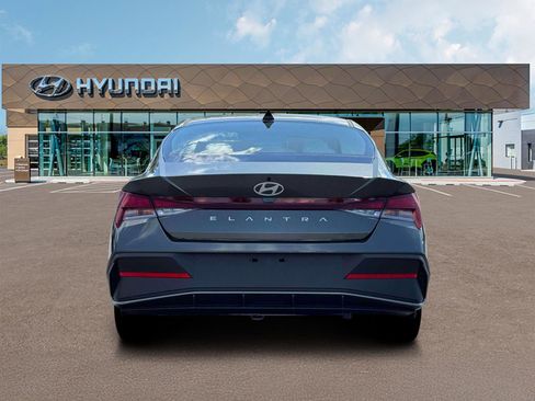 New 2026 Hyundai Elantra SE image 6