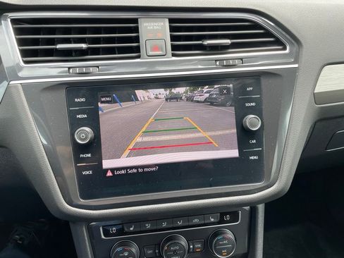 Used 2020 Volkswagen Tiguan SE FWD image 17