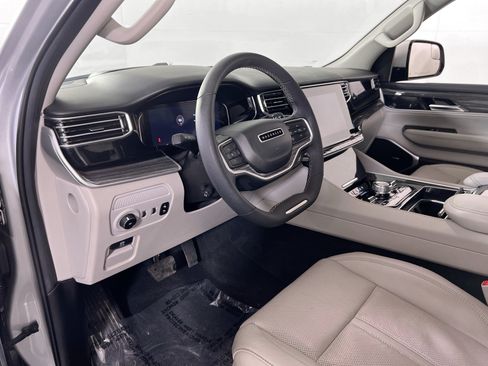 Used 2022 Jeep Wagoneer Series III w/ Flexible Seating Group AWD/4WD image 9