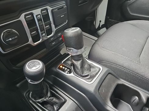 Used 2023 Jeep Wrangler Unlimited AWD/4WD image 69