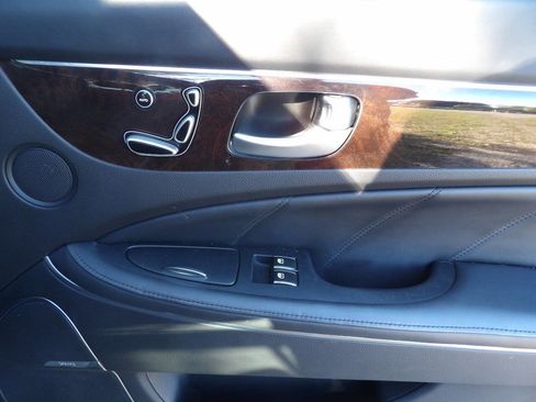 Used 2012 Hyundai Equus Signature image 25