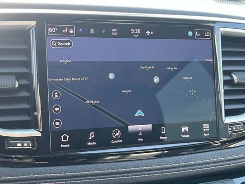 Used 2024 Chrysler Pacifica Limited FWD image 39