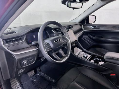 Used 2023 Jeep Grand Cherokee L Limited AWD/4WD image 9
