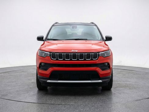 Used 2025 Jeep Compass Limited image 2