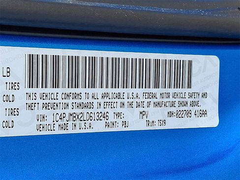 Used 2020 Jeep Cherokee Trailhawk w/ Cold Weather Group image 29