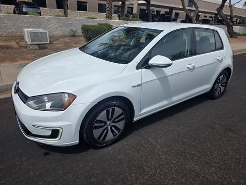 Used 2016 Volkswagen e-Golf SE w/ DC Fast Charging Package FWD image 3