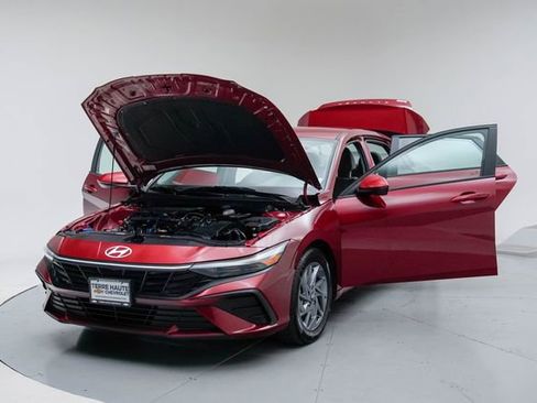 Used 2024 Hyundai Elantra SEL FWD image 18