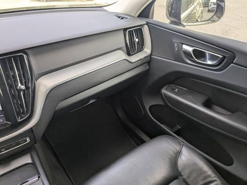 Used 2023 Volvo XC60 B5 Core FWD image 23