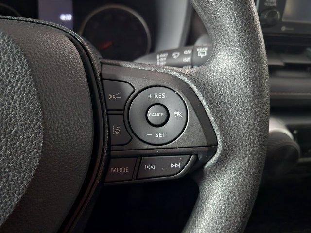 Certified 2021 Toyota RAV4 LE AWD/4WD image 19