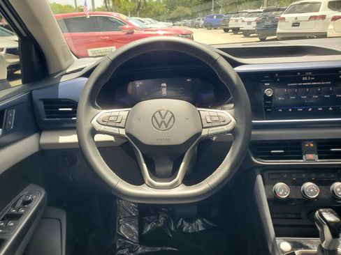 Used 2023 Volkswagen Taos SE w/ Panoramic Sunroof Package FWD image 23