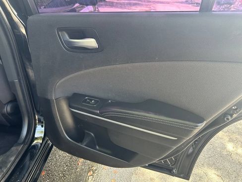 Used 2017 Dodge Charger SE RWD image 31