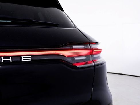 Certified 2026 Porsche Macan AWD/4WD image 12