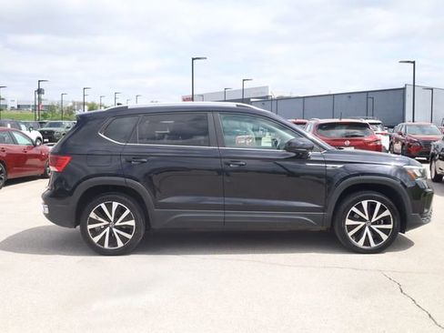 Used 2024 Volkswagen Taos SE FWD image 4