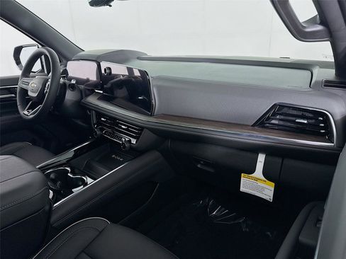 New 2026 Chevrolet Suburban Premier image 26