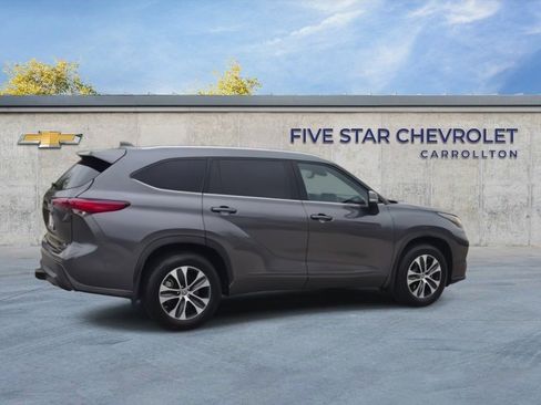 Used 2021 Toyota Highlander XLE image 8