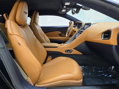 Used 2021 Aston Martin DB11 image 23