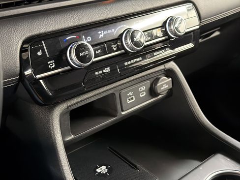 Certified 2023 Honda Pilot Touring image 19