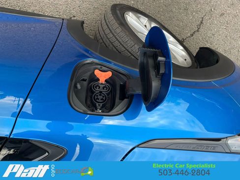 Used 2023 Chevrolet Bolt EUV LT image 55