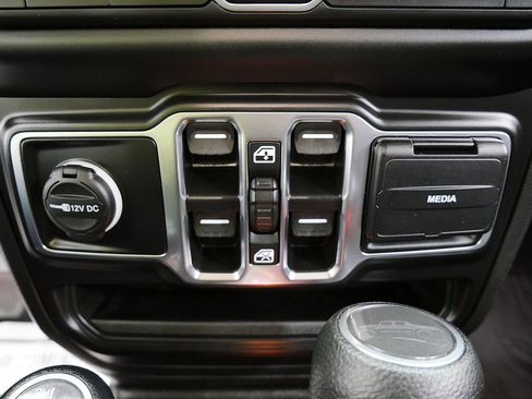 Used 2023 Jeep Gladiator Overland AWD/4WD image 26