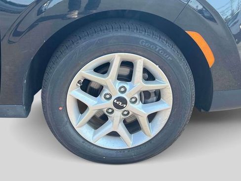 Used 2023 Kia Soul LX w/ LX Technology Package FWD image 10