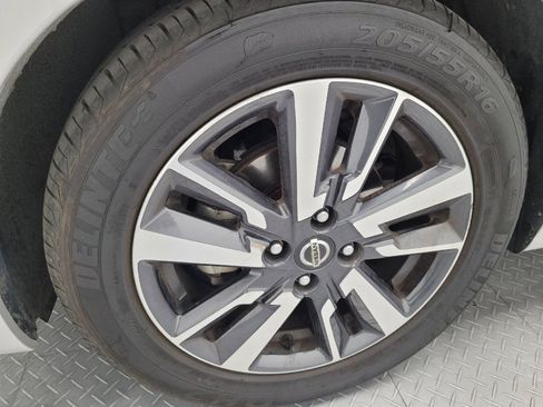 Used 2021 Nissan Versa SV FWD image 31