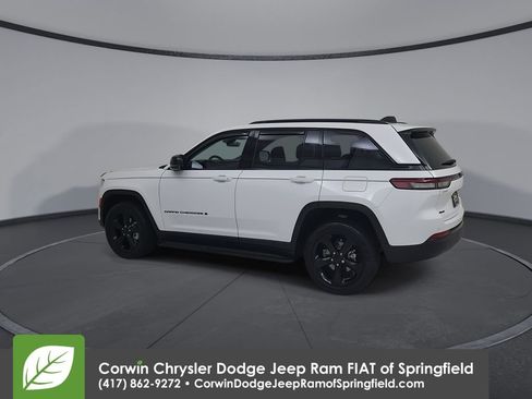 Certified 2025 Jeep Grand Cherokee Limited w/ Black Appearance Package AWD/4WD image 9