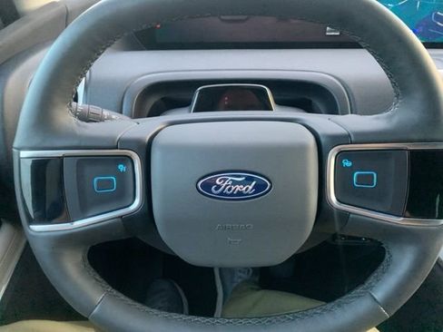 Used 2025 Ford Expedition Active image 21