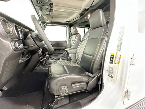 Used 2023 Jeep Gladiator Overland image 17
