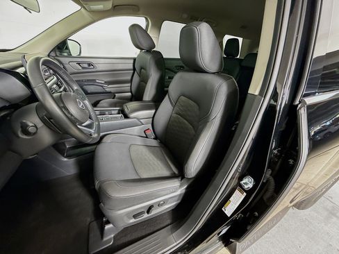 Used 2025 Nissan Pathfinder SV FWD image 25