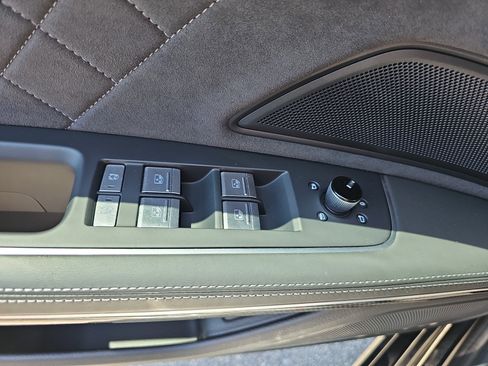 Used 2025 Audi S8 AWD/4WD image 29