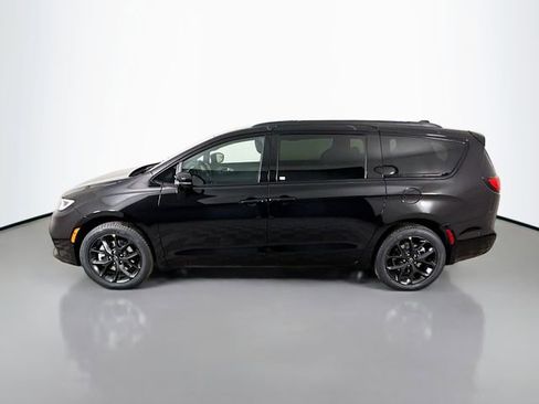 New 2026 Chrysler Pacifica Limited w/ S Appearance Package image 4