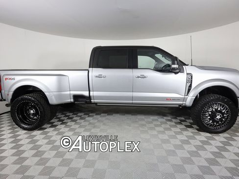 Used 2024 Ford F450 Platinum w/ FX4 Off-Road Package image 4