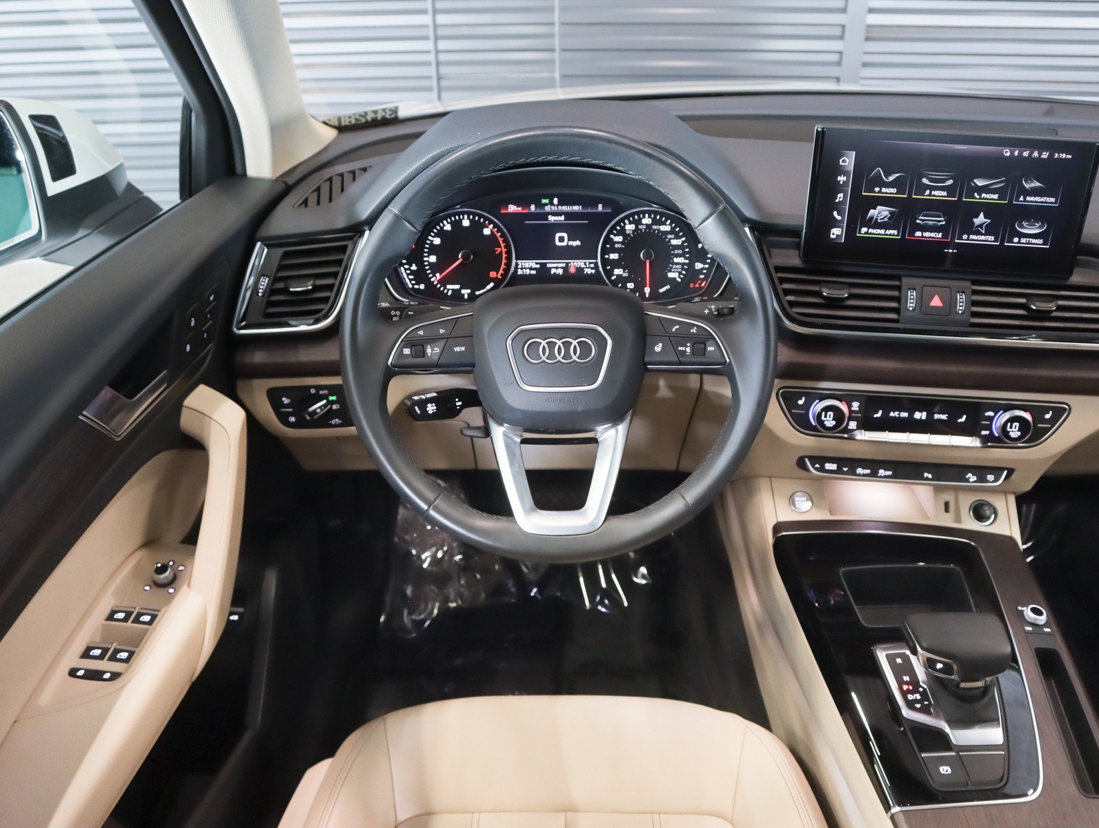 Used 2023 Audi Q5 2.0T Premium w/ Convenience Package AWD/4WD image 15