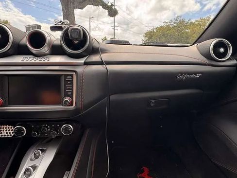 Used 2018 Ferrari California T image 16