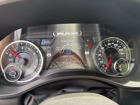Used 2022 RAM 1500 Big Horn AWD/4WD image 11