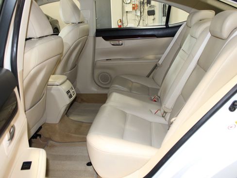 Used 2013 Lexus ES 350 w/ Premium Pkg FWD image 31