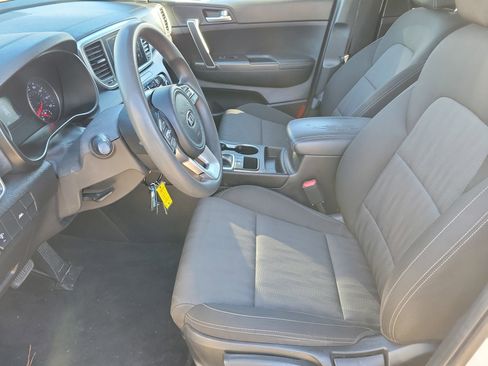 Used 2020 Kia Sportage LX image 3