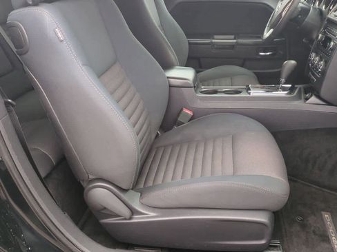 Used 2014 Dodge Challenger SXT image 18