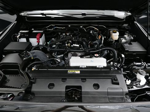 Used 2024 Toyota Tacoma Limited w/ Limited Package (LT) AWD/4WD image 8