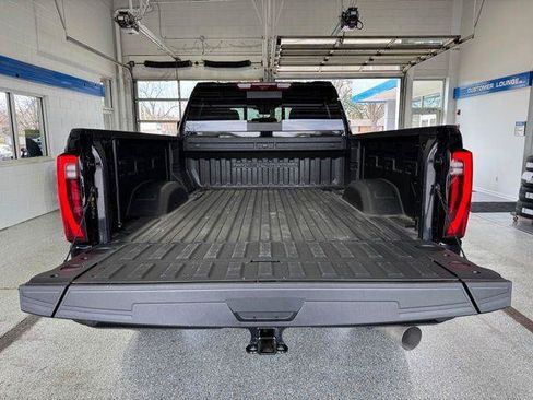 Used 2024 GMC Sierra 2500 Denali Ultimate AWD/4WD image 11