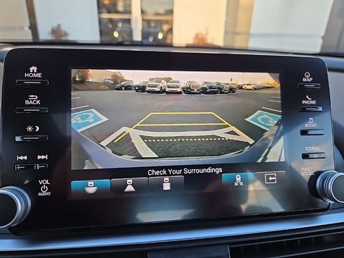 Used 2018 Honda Accord Touring image 31