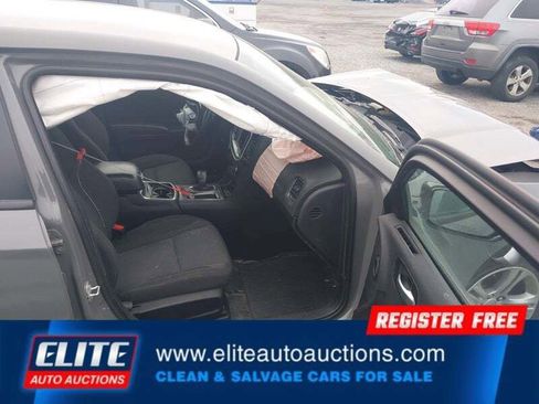 Used 2019 Dodge Charger SXT image 10