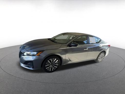 Used 2025 Nissan Altima 2.5 SV image 8