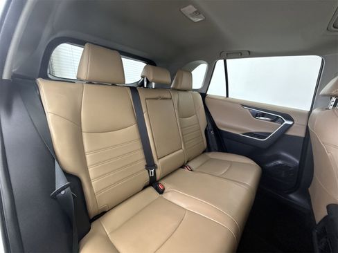 Used 2019 Toyota RAV4 Limited image 38
