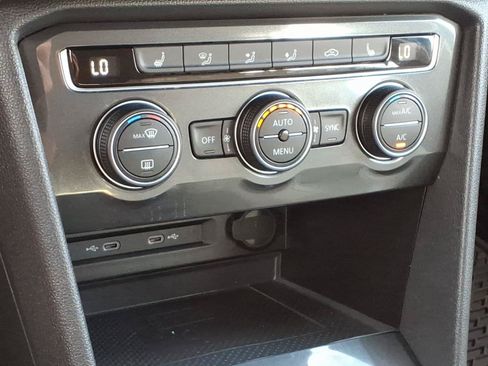 Used 2021 Volkswagen Tiguan SE FWD image 18